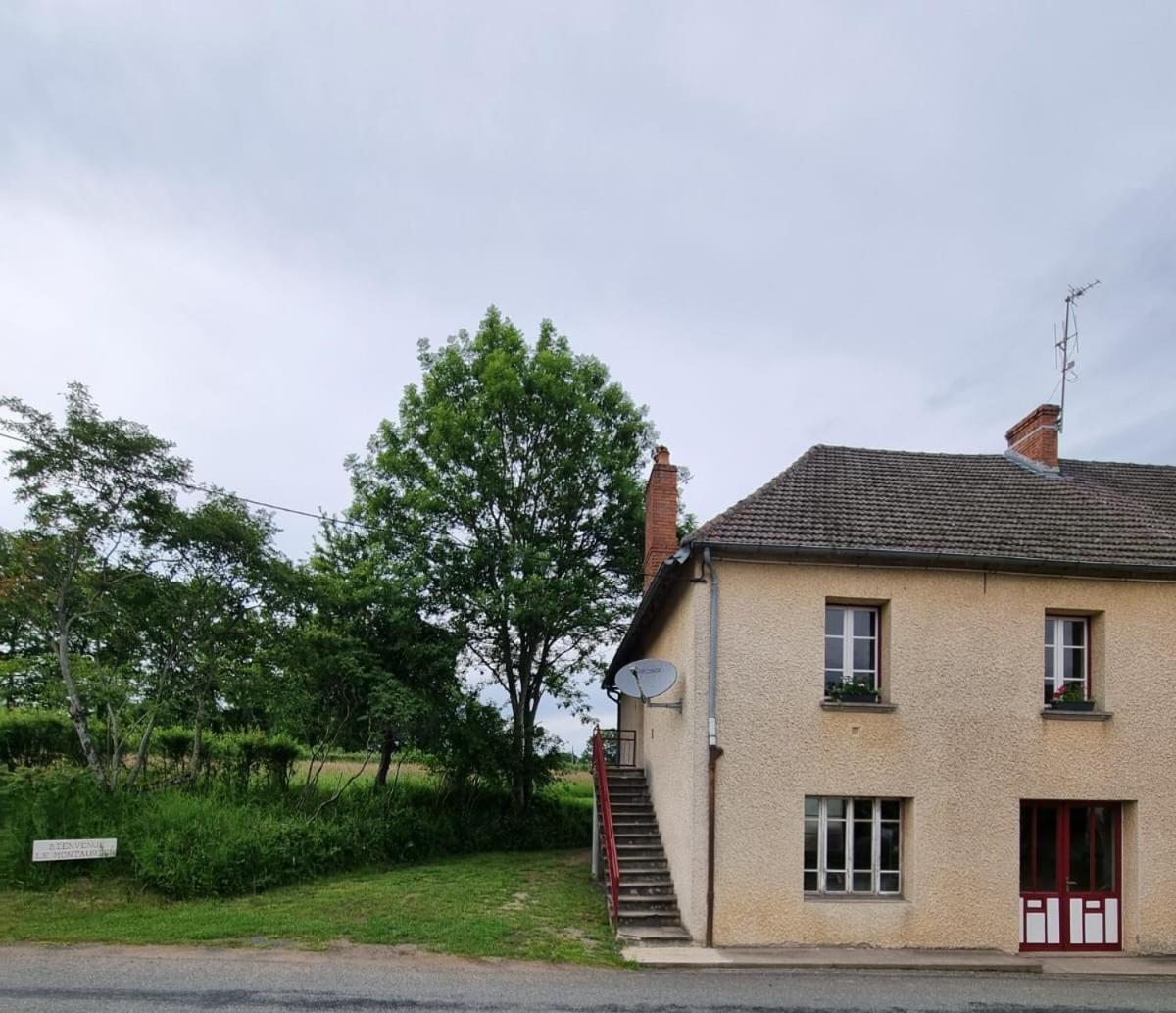 Le Montaurier Apartment Combrailles Exterior photo